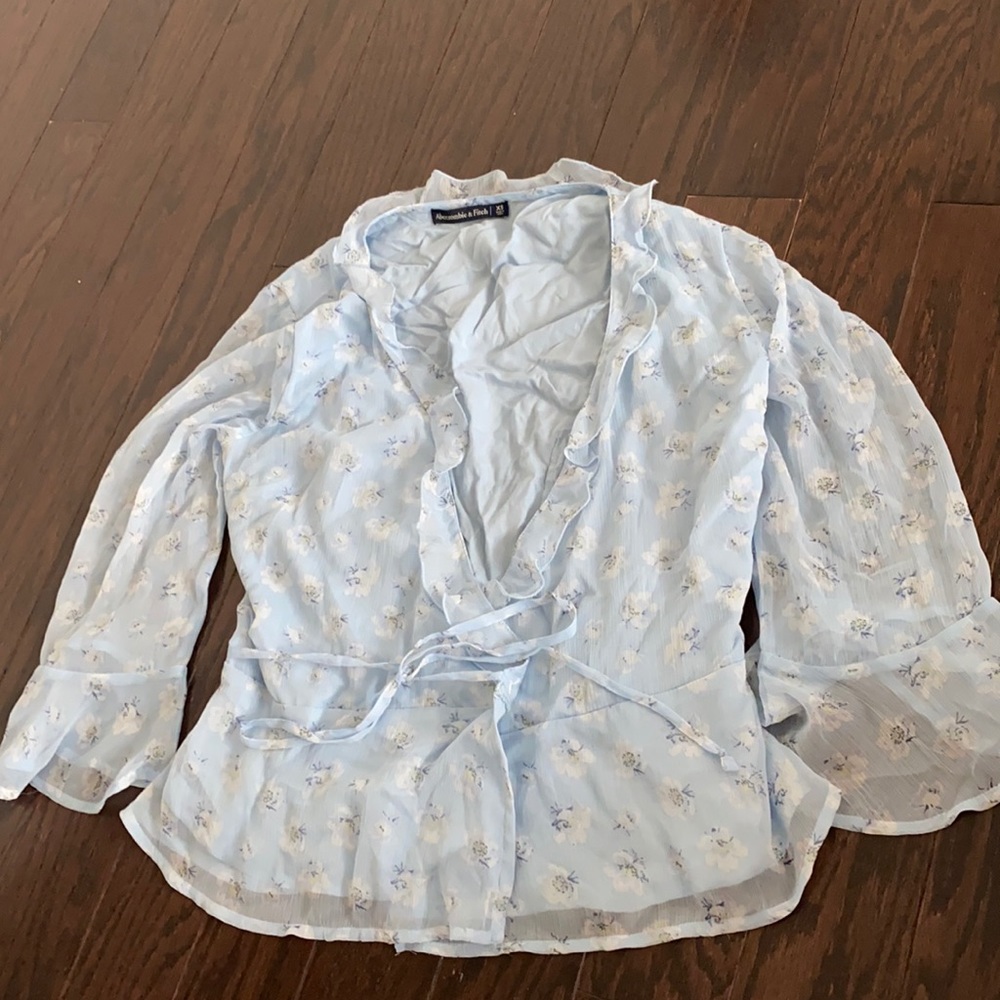 Abercrombie & Fitch XS blue floral blouse